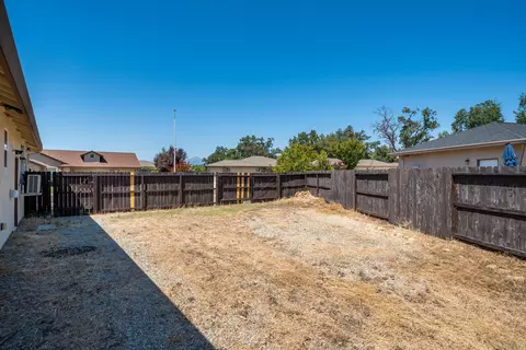 Exterior - 6347 Oxbow St, Redding, CA 96001 photo 9 of 12