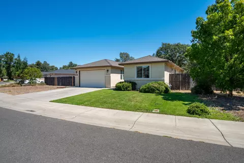 Exterior - 6347 Oxbow St, Redding, CA 96001 photo 4 of 12
