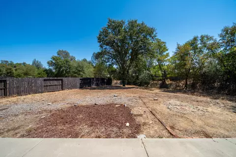 Exterior - 6347 Oxbow St, Redding, CA 96001 photo 6 of 12