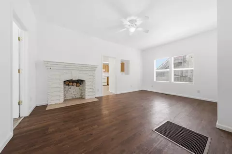 Living - 1020 Washington St, Red Bluff, CA 96080 photo 5 of 6
