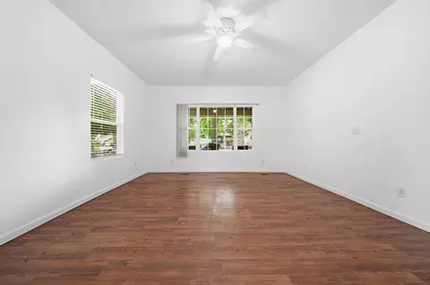 Living - 1020 Washington St, Red Bluff, CA 96080 photo 3 of 6