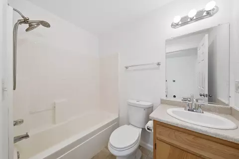 Bath - 1020 Washington St, Red Bluff, CA 96080 photo 3 of 3