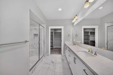 Bath - 6514 Bandito Dr, Redding, CA 96001 photo 3 of 6