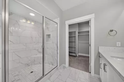 Bath - 6514 Bandito Dr, Redding, CA 96001 photo 4 of 6