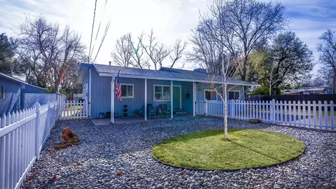 20577 Sunset Ln, Redding, CA 96002