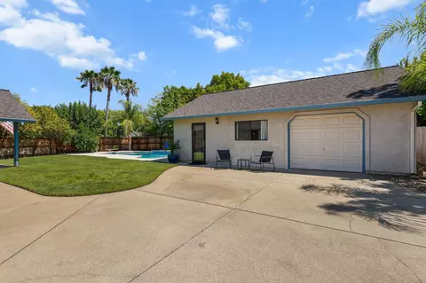 Exterior - 11541 Amir Ct, Redding, CA 96003 photo 5 of 8