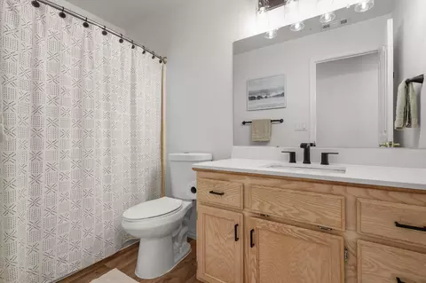 Bath - 11541 Amir Ct, Redding, CA 96003 photo 1 of 5
