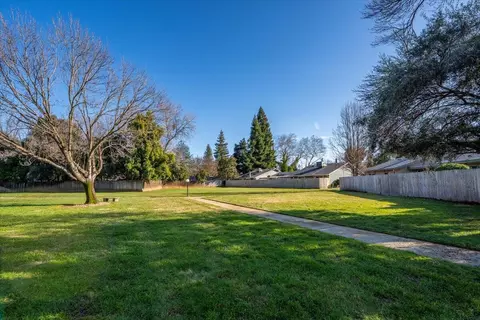 1833 Del Mar Ave, Redding, CA 96003 photo 30