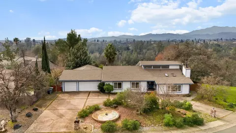 3041 Panorama Dr, Redding, CA 96003