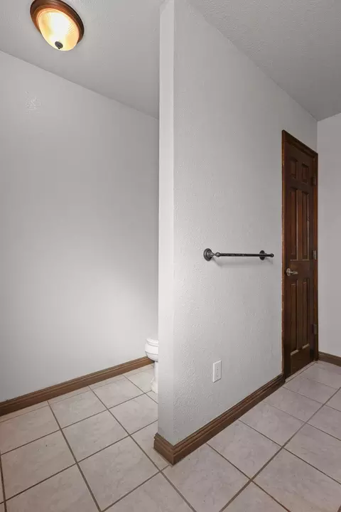 Bath - 3041 Panorama Dr, Redding, CA 96003 photo 9 of 9