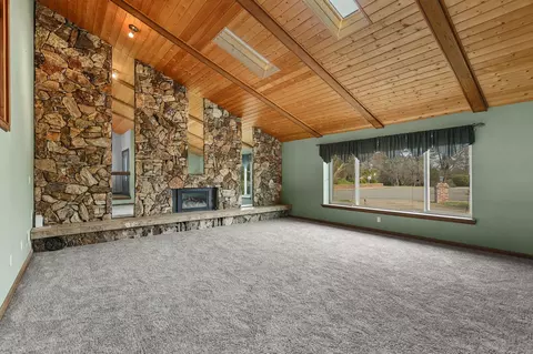 Living - 3041 Panorama Dr, Redding, CA 96003 photo 2 of 12