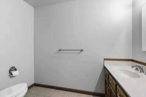 Bath - 3041 Panorama Dr, Redding, CA 96003 photo 2 of 9