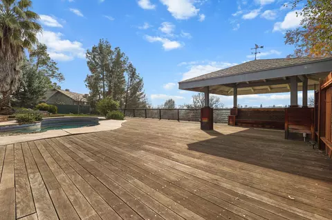 Exterior - 3041 Panorama Dr, Redding, CA 96003 photo 16 of 22