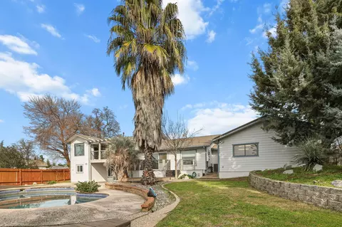 Exterior - 3041 Panorama Dr, Redding, CA 96003 photo 8 of 22