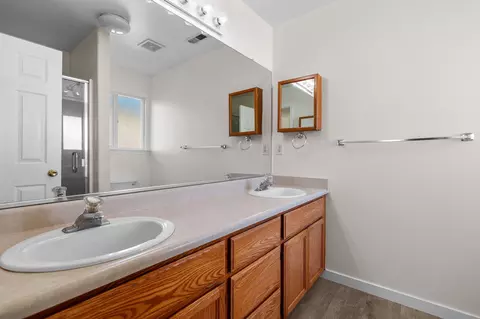 Bath - 105 Kimick Way, Red Bluff, CA 96080 photo 1 of 2