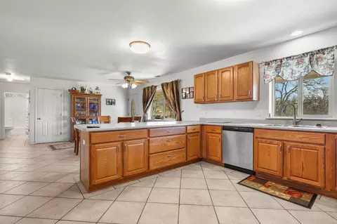 Kitchen - 15857 Bolo Ct, Red Bluff, CA 96080 photo 2 of 2