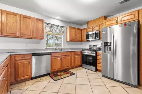 Kitchen - 15857 Bolo Ct, Red Bluff, CA 96080 photo 1 of 2