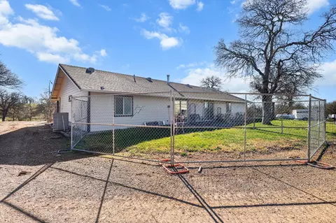Exterior - 15857 Bolo Ct, Red Bluff, CA 96080 photo 7 of 9