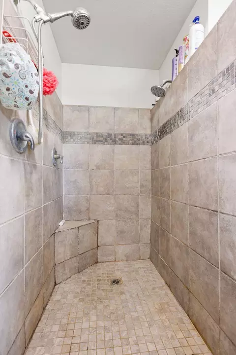 Bath - 15857 Bolo Ct, Red Bluff, CA 96080 photo 3 of 4
