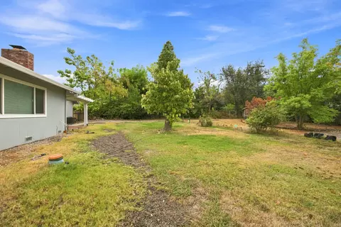 Exterior - 1349 Carter Way, Redding, CA 96002 photo 8 of 9