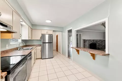 Kitchen - 1349 Carter Way, Redding, CA 96002 photo 3 of 3