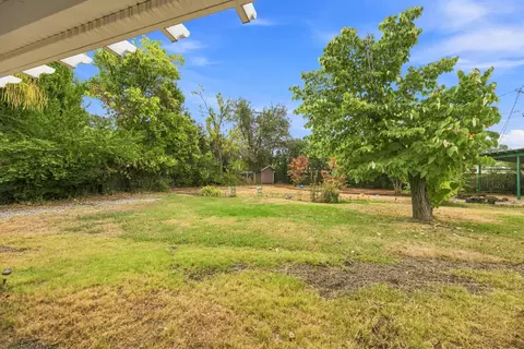 Exterior - 1349 Carter Way, Redding, CA 96002 photo 6 of 9