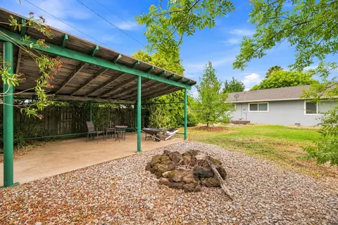 Exterior - 1349 Carter Way, Redding, CA 96002 photo 4 of 9