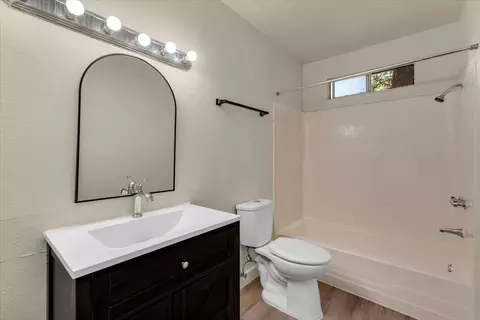 Bath - 1114 Orange Ave, Redding, CA 96001 photo 2 of 2