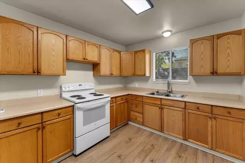 Kitchen - 1114 Orange Ave, Redding, CA 96001 photo 5 of 6