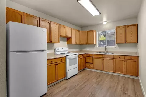 Kitchen - 1114 Orange Ave, Redding, CA 96001 photo 4 of 6