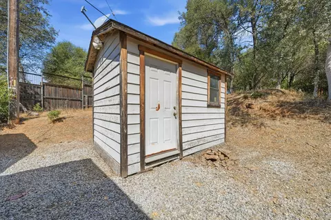Exterior - 11961 Cedar Tree Ln, Redding, CA 96003 photo 2 of 4