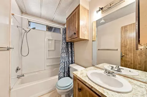 Bath - 11961 Cedar Tree Ln, Redding, CA 96003 photo 3 of 3