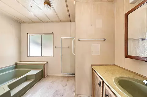 Bath - 11961 Cedar Tree Ln, Redding, CA 96003 photo 1 of 3