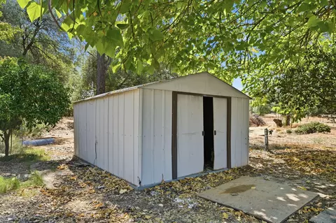 Exterior - 11961 Cedar Tree Ln, Redding, CA 96003 photo 3 of 4