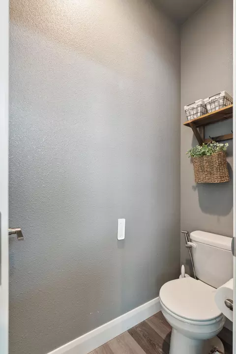 Bath - 4768 Lower Springs Rd, Redding, CA 96001 photo 6 of 8