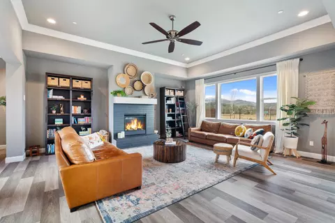Living - 4768 Lower Springs Rd, Redding, CA 96001 photo 2 of 4