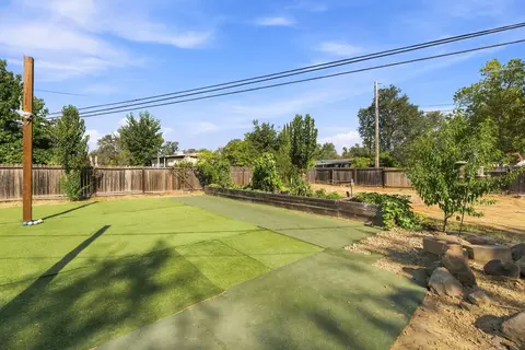 Exterior - 18602 Old Oasis Rd, Redding, CA 96003 photo 5 of 8