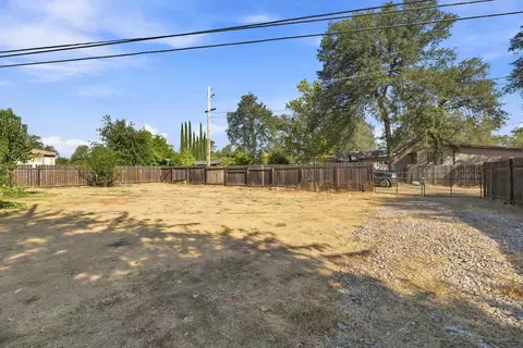Exterior - 18602 Old Oasis Rd, Redding, CA 96003 photo 6 of 8