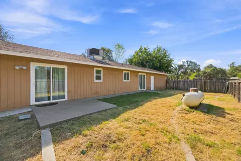 Exterior - 18602 Old Oasis Rd, Redding, CA 96003 photo 3 of 8