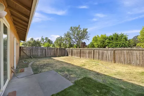Exterior - 18602 Old Oasis Rd, Redding, CA 96003 photo 2 of 8