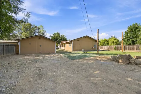 Exterior - 18602 Old Oasis Rd, Redding, CA 96003 photo 7 of 8