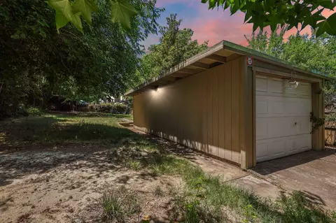 Exterior - 1545 Olive Ave, Redding, CA 96001 photo 7 of 29