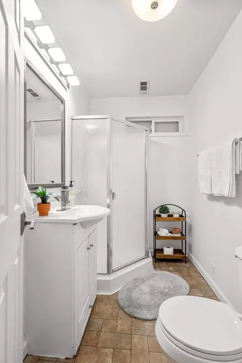 Bath - 1545 Olive Ave, Redding, CA 96001 photo 1 of 6