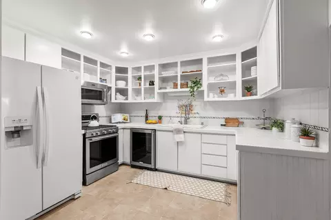 Kitchen - 1545 Olive Ave, Redding, CA 96001 photo 3 of 4