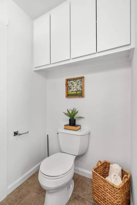 Bath - 1545 Olive Ave, Redding, CA 96001 photo 6 of 6