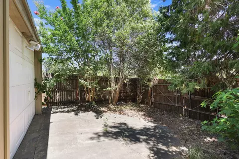 Exterior - 1545 Olive Ave, Redding, CA 96001 photo 6 of 29