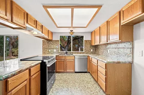 Kitchen - 16230 Skyline Dr, Red Bluff, CA 96080 photo 2 of 4