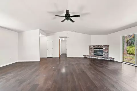 Living - 16230 Skyline Dr, Red Bluff, CA 96080 photo 2 of 4