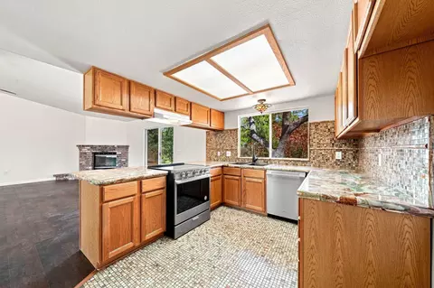 Kitchen - 16230 Skyline Dr, Red Bluff, CA 96080 photo 3 of 4