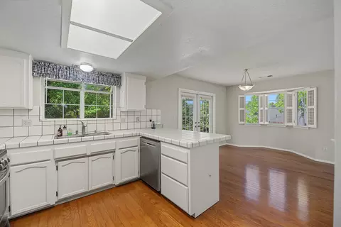 Kitchen - 1910 Kinvarra Way, Redding, CA 96001 photo 2 of 2